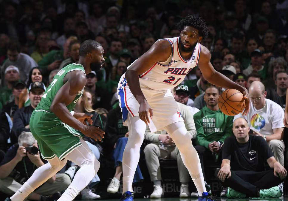 新秀埃奇库姆34+7逆转波士顿 凯尔特人 马克西40+6表现抢眼