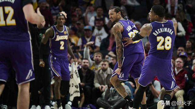 尼克·史密斯凭借一场意想不到的爆发，带湖人战胜波特兰开拓者